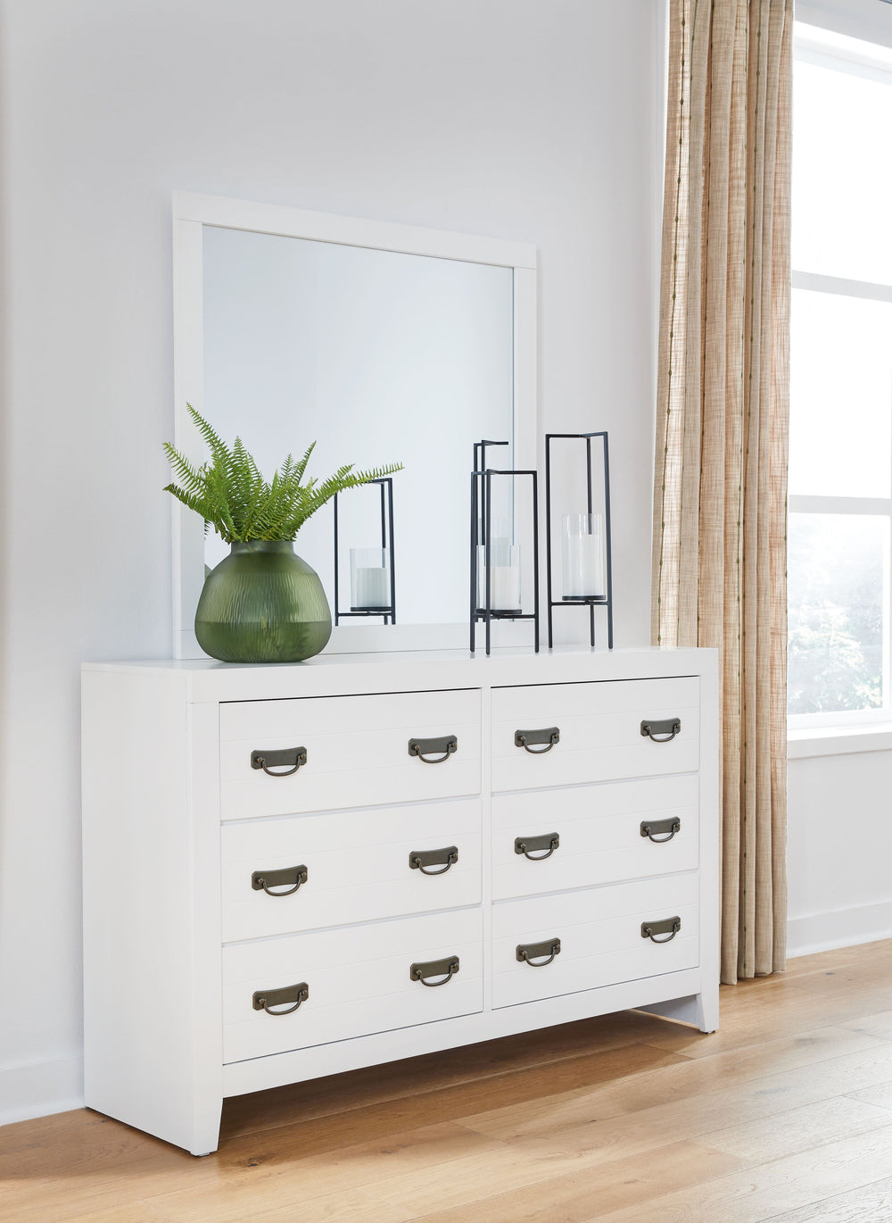 Binterglen - 5 Pc. - Dresser, Mirror, Chest, California King Panel Bed - White