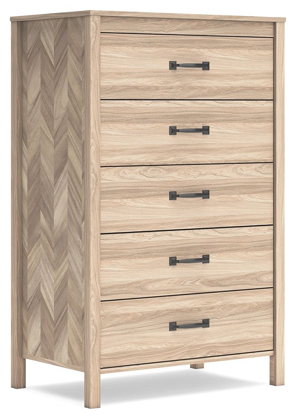 Transform your bedroom into an instant sanctuary. Pairing the look of oak grain with a unique chevron pattern, this chest of drawers introduces a touch of mid-century modern style that-'s sure to elevate your space. Catering to your busy lifestyle, this c