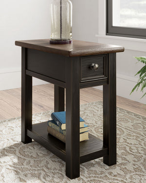  this rectangular chairside end table is sure to charm. Its two-tone aesthetic pairs a weathered grayish brown tabletop with a textured wire brushed base in black. A built-in shelf offers handy display space. And the tabl