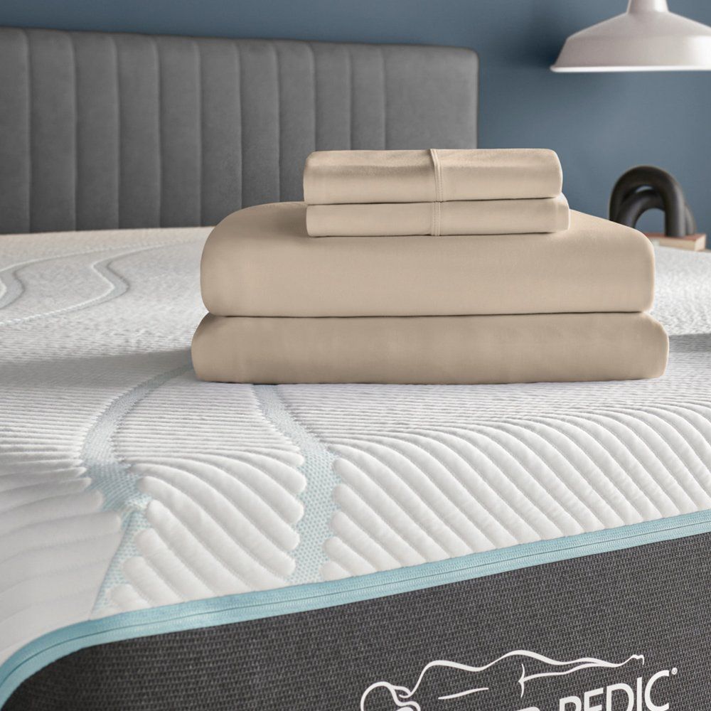 Cool, breathable, head-to-toe comfort. Made with natural TENCEL Lyocell fibers and cooling nylon technology, our knit Breeze° sheets are cool to the touch and perfect for hot sleepers, summer nights, warm climates, and anyone who wants to enjoy the benefi