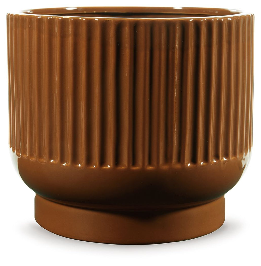 This ceramic vase makes a relaxed style statement. Its casual design and earthy burnt umber glaze complement your laid-back sensibilities. Delightfully simple and simply delightful, this vase subtly wows on its own or when filled with your favorite flower
