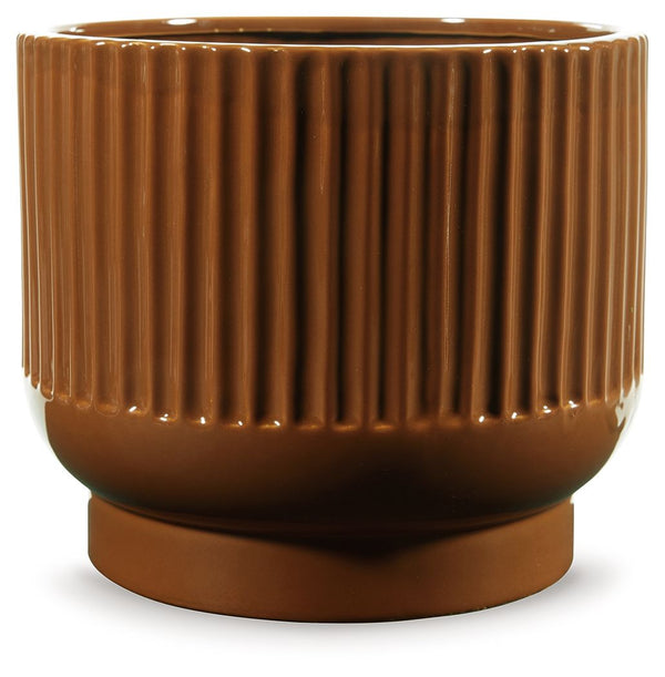 This ceramic vase makes a relaxed style statement. Its casual design and earthy burnt umber glaze complement your laid-back sensibilities. Delightfully simple and simply delightful, this vase subtly wows on its own or when filled with your favorite flower