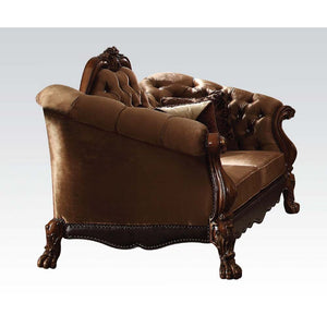 The Dresden sofa collection creates an elegant and traditional design into your living room. Hand-Crafted pieces inspired from the luxurious design of the past, the new Dresden sofa features elaborate ornamental details and a sophisticated style which giv