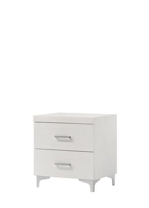 The Casilda bedroom collection will help you create the perfect retreat. In a white finish to easily style and works with various color schemes. Tying each piece together are the metal legs. The bed boasts a PU padded headboard with button tufting in a gr