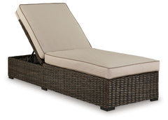 Who says the great outdoors isnâ€™t made for luxury living? This cushioned chaise lounge offers all the high-end design, plush comfort and durability you could ask for, and then some. Its all-weather, rust-proof aluminum frame provides the easy-breezy wic