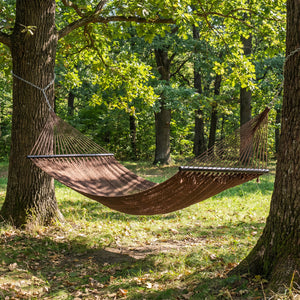 Spacious bed surface comfortably fits 2 people side-by-side<br>Supports up to 600 lbs for secure double lounging<br>Hardwood spreader bars keep hammock flat and stable<br>Countersunk holes reduce rope friction for durability<br>Reinforced triangular rope 