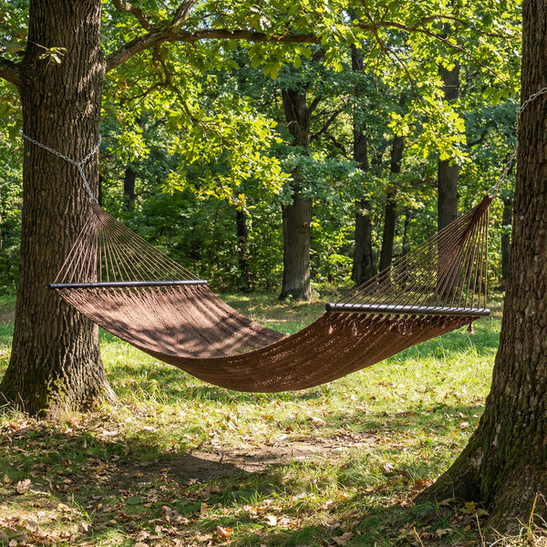 Spacious bed surface comfortably fits 2 people side-by-side<br>Supports up to 600 lbs for secure double lounging<br>Hardwood spreader bars keep hammock flat and stable<br>Countersunk holes reduce rope friction for durability<br>Reinforced triangular rope 