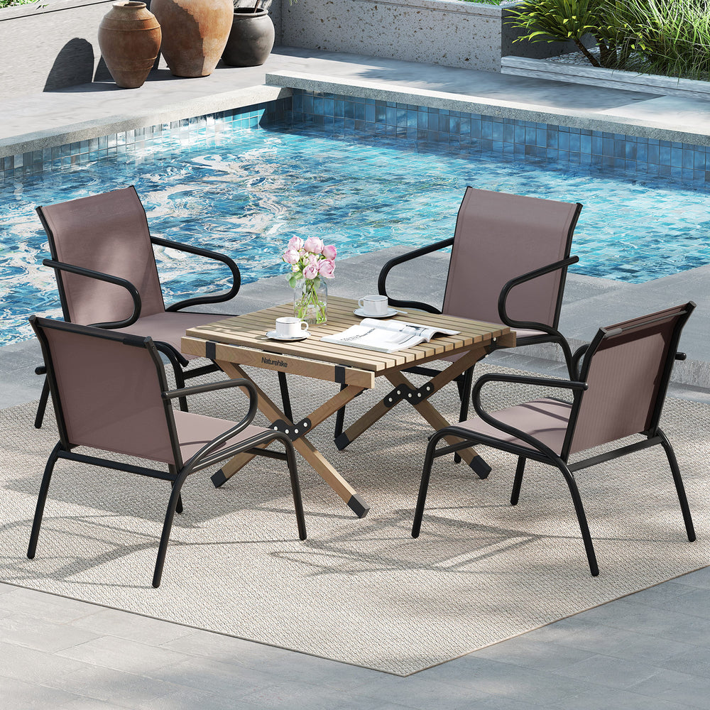 Breathable and anti-tear fabric combines comfort and durability <br>Ergonomic backrest and curved armrests for additional support<br>Deep and wide seating area enhances relaxation<br>Heavy-duty metal frame supports up to 330 lbs <br>Suitable for patio  la