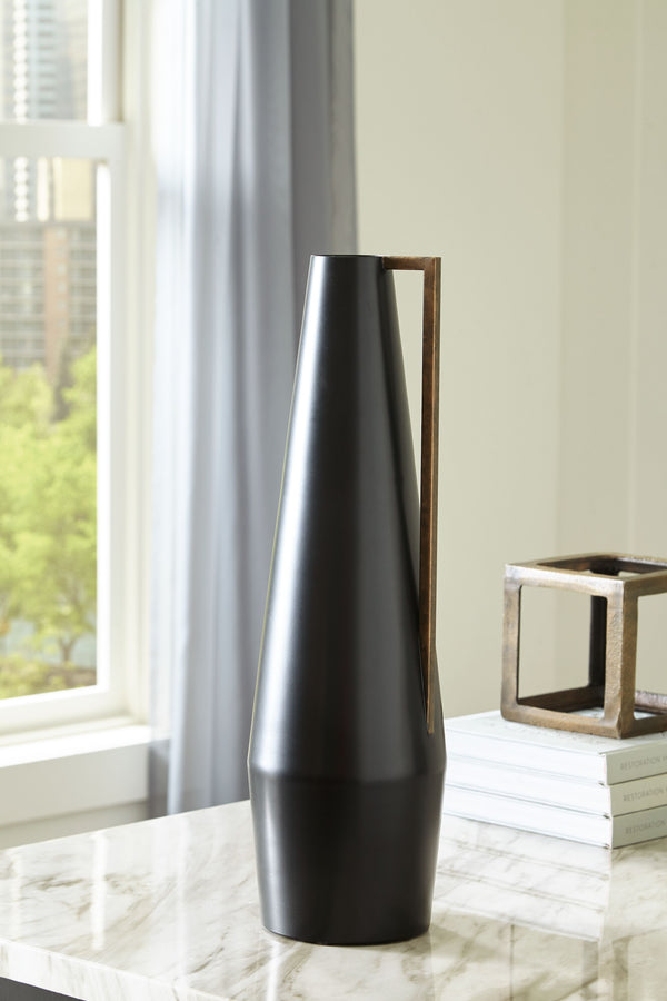  it-'s finished in a sleek black. An angular goldtone accent adds a dash of glam