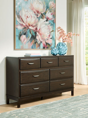  metropolitan finish. Unbeatable function. With this dresser