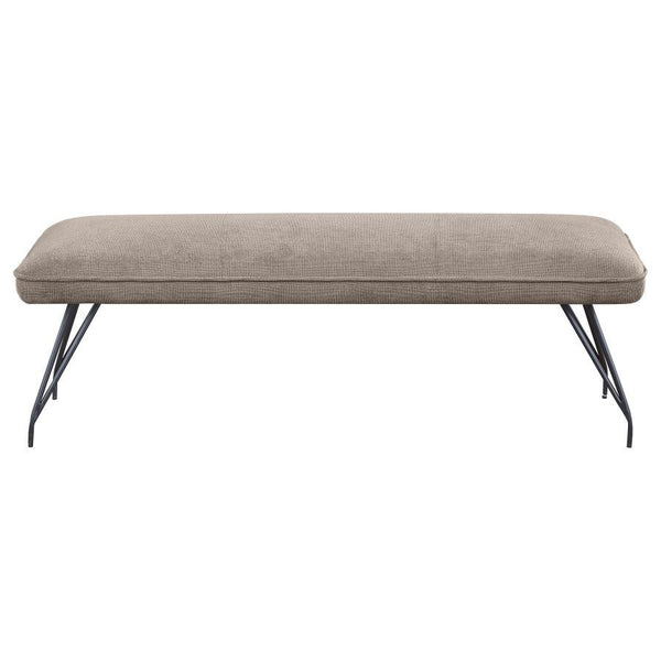  hairpin style legs that bring both lightness and familiarity. The long
