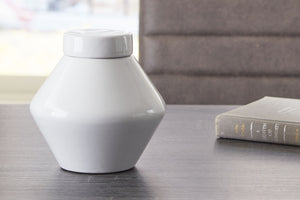  it-'s the embodiment of sleek style.<br/><br/><b>Product Features</b><ul><li>Made of ceramic</li><li>White glazed finish</li><li>Removable 