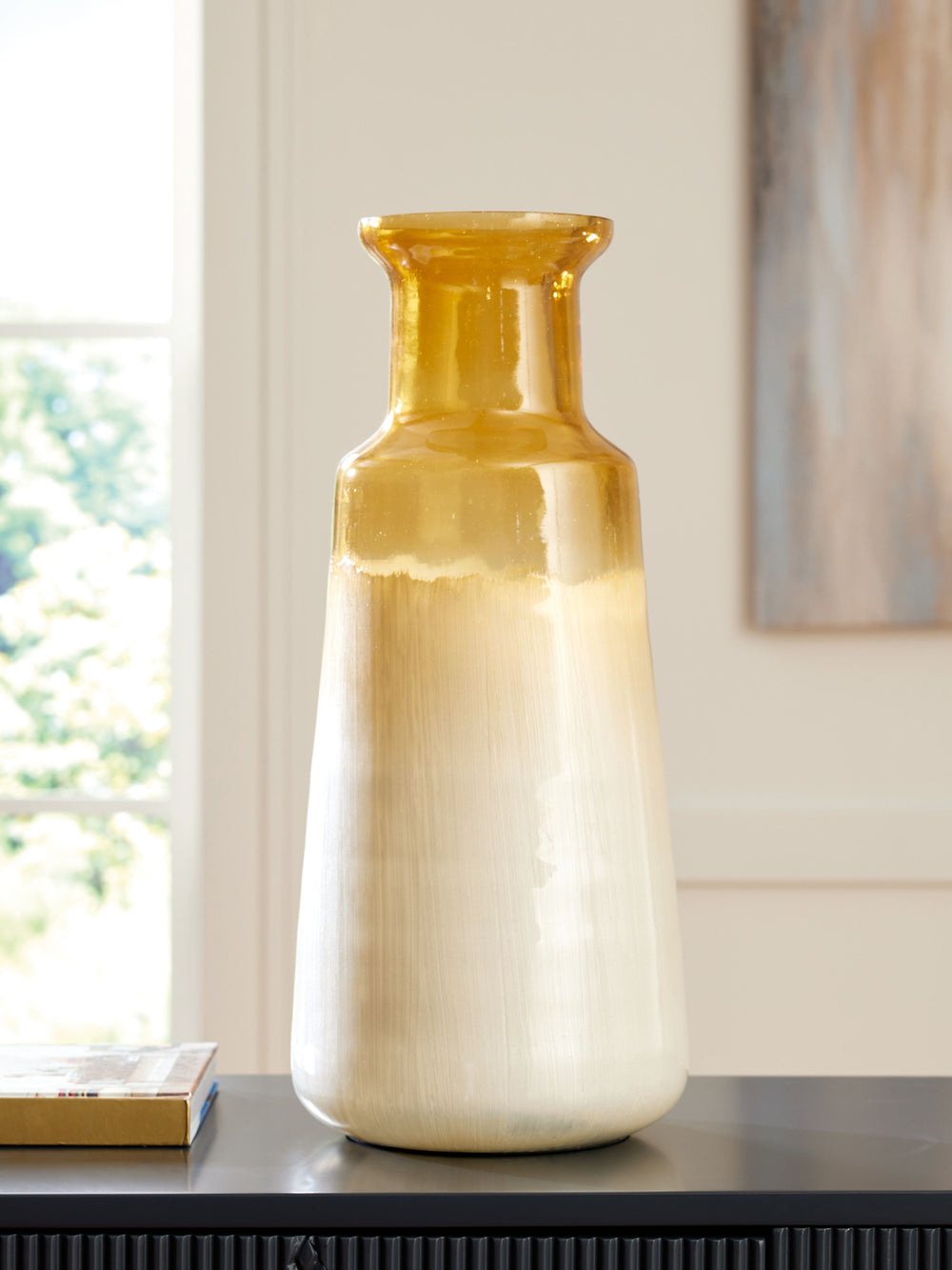 Mastering the art of simplicity, this contemporary vase in amber and white glass is enhanced with hand-painted ombre brushstrokes for a splash of color. The result? A stroke of genius.<br/><br/><b>Product Features</b><ul><li>Made of enamel glass</li><li>T
