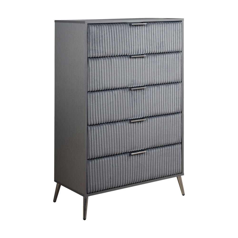 The Kailani 5 Drawer Chest in gray is a perfect blend of modern design, durability, and eco-friendly construction, making it an ideal addition to any bedroom. Expertly crafted from a mix of solid rubberwood, engineered wood, and eco-friendly decorative la