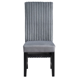  exudes contemporary charm and elegance. Its sturdy construction and sleek lines provide a modern centerpiece for your dining area. Perfect for both intimate dinners and larger gatherings