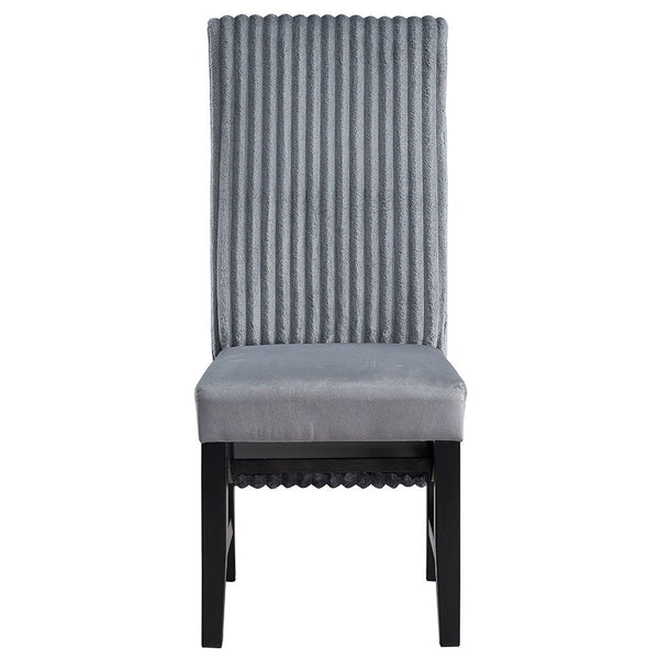  exudes contemporary charm and elegance. Its sturdy construction and sleek lines provide a modern centerpiece for your dining area. Perfect for both intimate dinners and larger gatherings
