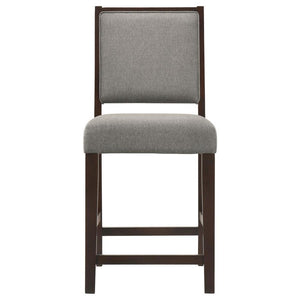  contrasting hues as an elevated dining area. A padded backrest and seat