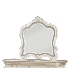 The Chantelle Mirror will bring a luxurious feel to your bedroom. The wooden construction has a sturdy, high-quality feel, and the slightly shimmery finishes have an opulent look that matches other items in the Chantelle collection for easy coordination.<