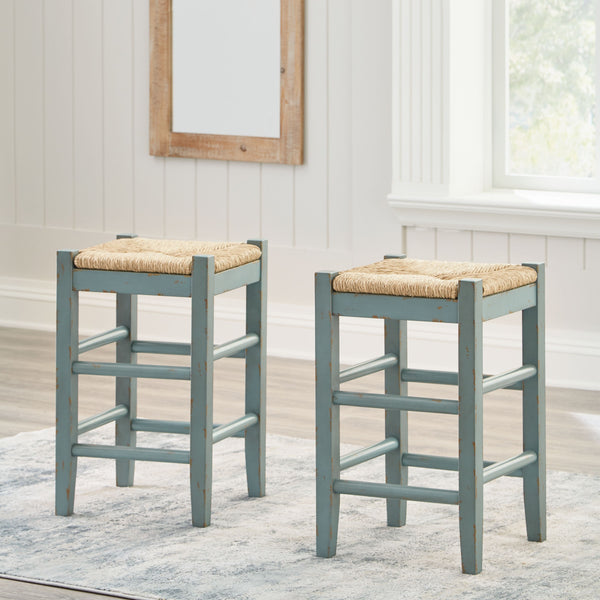  this charming stool completes your dining space with ease. The woven seagrass seat and wood stretchers cr