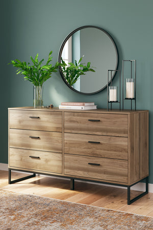 Deanlow - Honey- 4 Pc. - Dresser