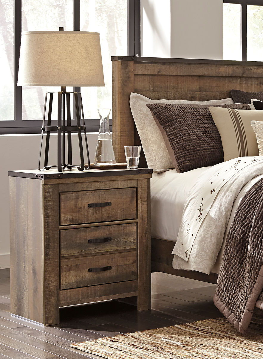Trinell - Brown - 7 Pc. - Dresser, Chest, Queen Panel Bed, 2 Nightstands