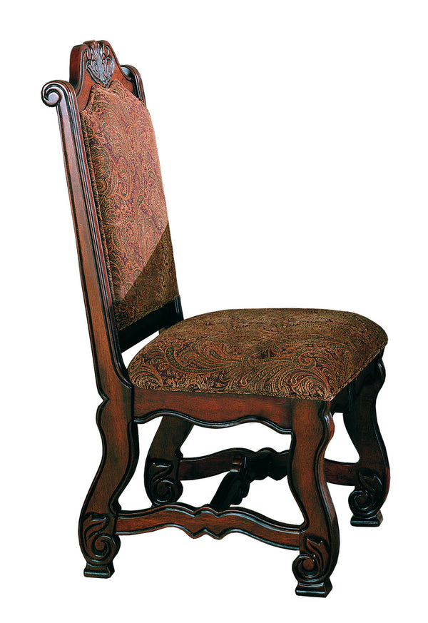  this set exudes classic European-inspired charm. 
