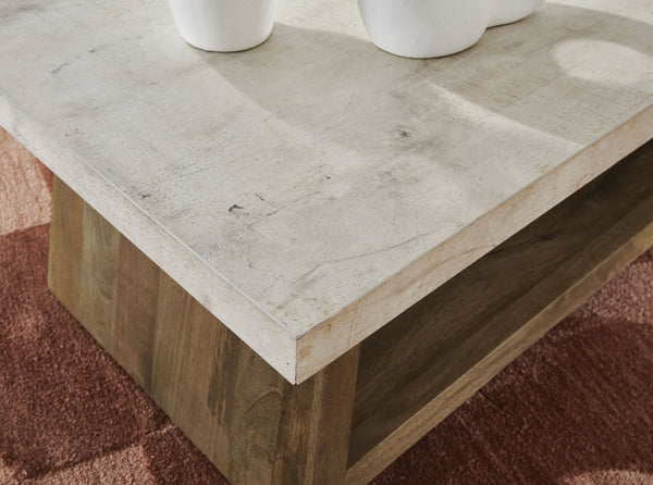 Brendalhouse - Light Brown - Rectangular Cocktail Table