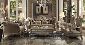 The Dresden sofa collection creates an elegant and traditional design into your living room. Hand-Crafted pieces inspired from the luxurious design of the past, the new Dresden sofa features elaborate ornamental details and a sophisticated style which giv