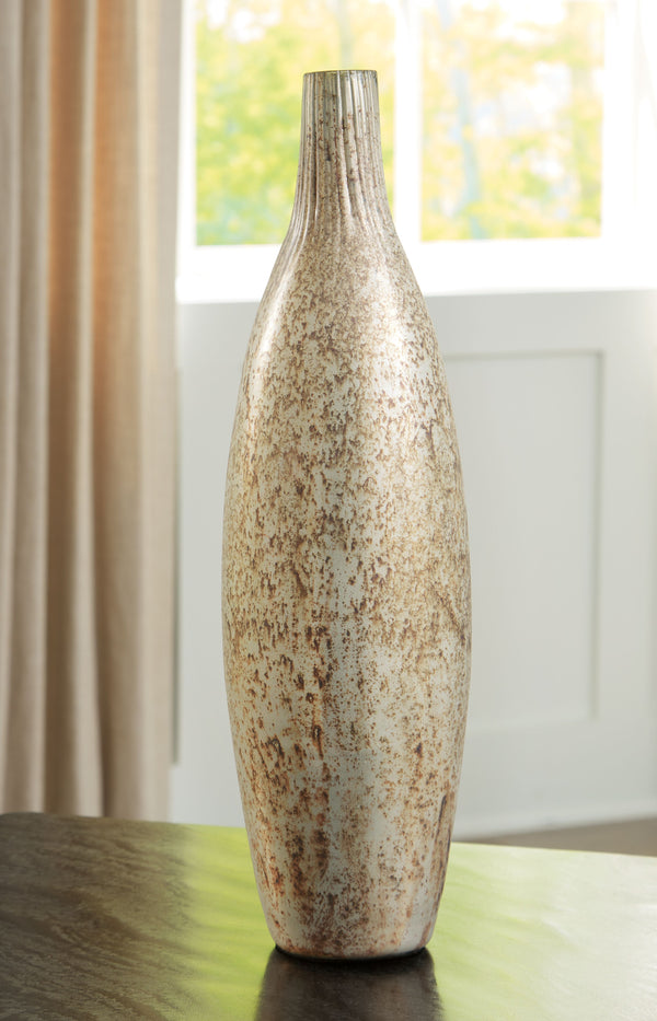  or accentuate it with your favorite flowers.<br/><br/><b>Product Features</b