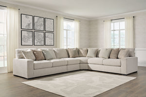  this casually elegant sectional offers contemporary style in spades. A distinctive curved shape provides plenty of leg room