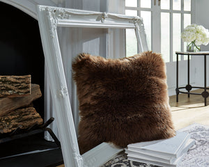  soothing neutral tone makes this sumptuous pillow a natural fit.<br/><br/><b>Product Features</b><ul><li