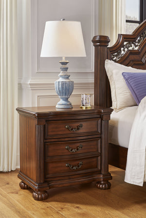  its stately presence graces your room with an air of opulence. Your taste for exquisite details is satisfied with decorative drawer pulls and chic bu