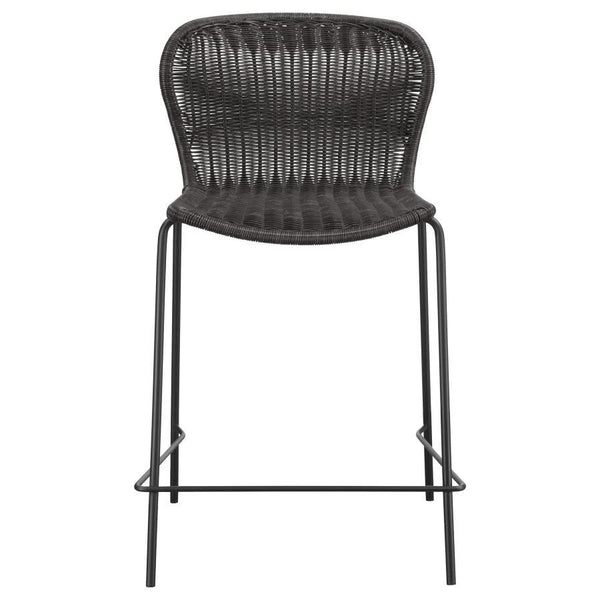  airy frame. The seat offers a subtle contoured shape that cradles the torso and offers a comfortable place of re