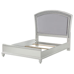 The Maverick bedroom collection provides a commanding presence in any bedroom. This contemporary panel bed features a fully padded headboard with low profile footboard, crafted with a transitional look that is an ideal addition to your bedroom. The headbo