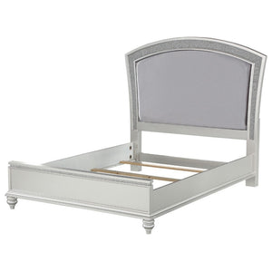 The Maverick bedroom collection provides a commanding presence in any bedroom. This contemporary panel bed features a fully padded headboard with low profile footboard, crafted with a transitional look that is an ideal addition to your bedroom. The headbo