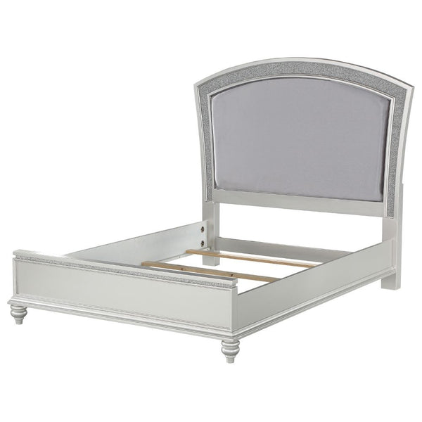 The Maverick bedroom collection provides a commanding presence in any bedroom. This contemporary panel bed features a fully padded headboard with low profile footboard, crafted with a transitional look that is an ideal addition to your bedroom. The headbo