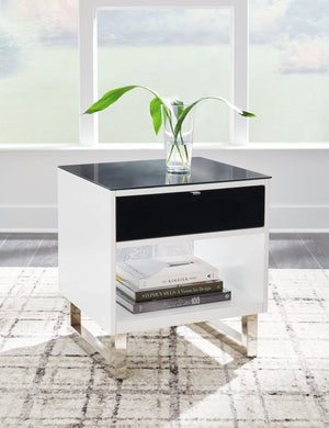  the Gardoni end table proves opposites really do attract. It-'s the perfect blend of modern style and functionality