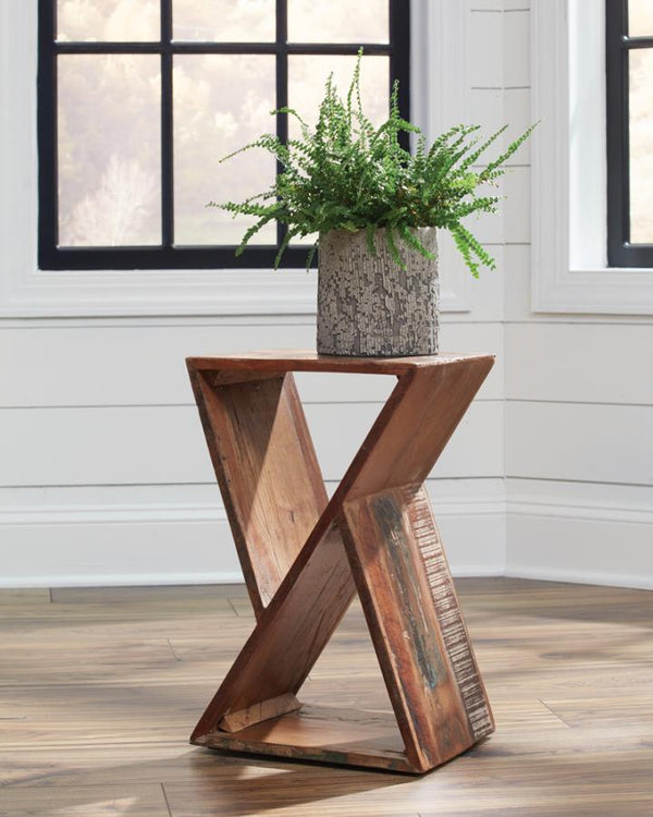  the natural finish highlights the grain variations