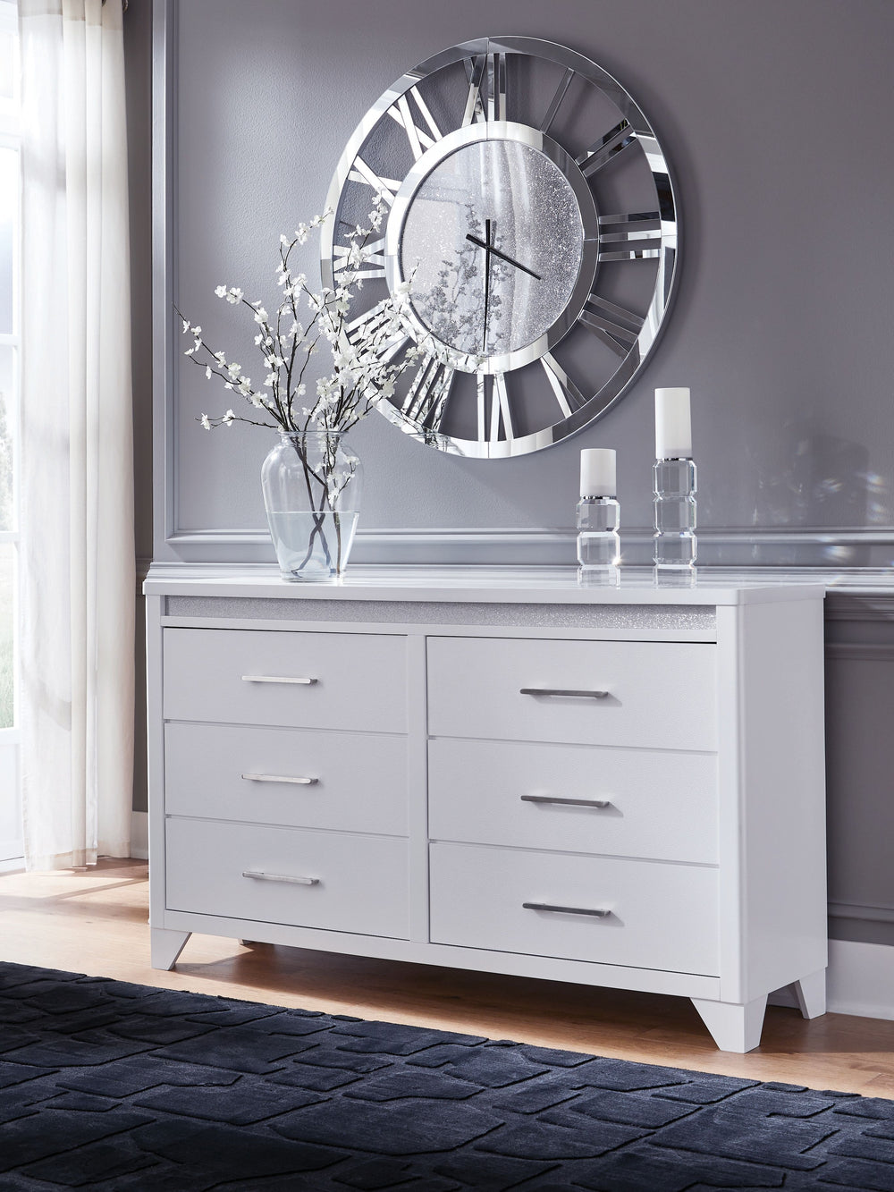 This dresser is a showstopper, bringing a touch of modern glamour to your sanctuary. A sleek white finish and inset glitter accents create a sophisticated feel, while spacious drawers provide practical storage. Itâ€™s a simply stunning way to achieve the 