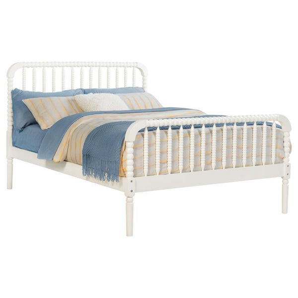  it offers lasting durability and sturdy support. The gracefully curved headboard and foo