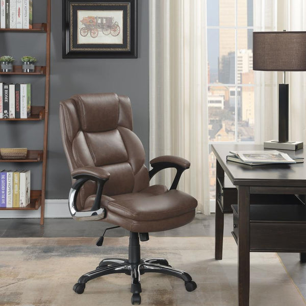  this office chair features plush seating and headrest for working long hours. Wrapped in a supple leatherette