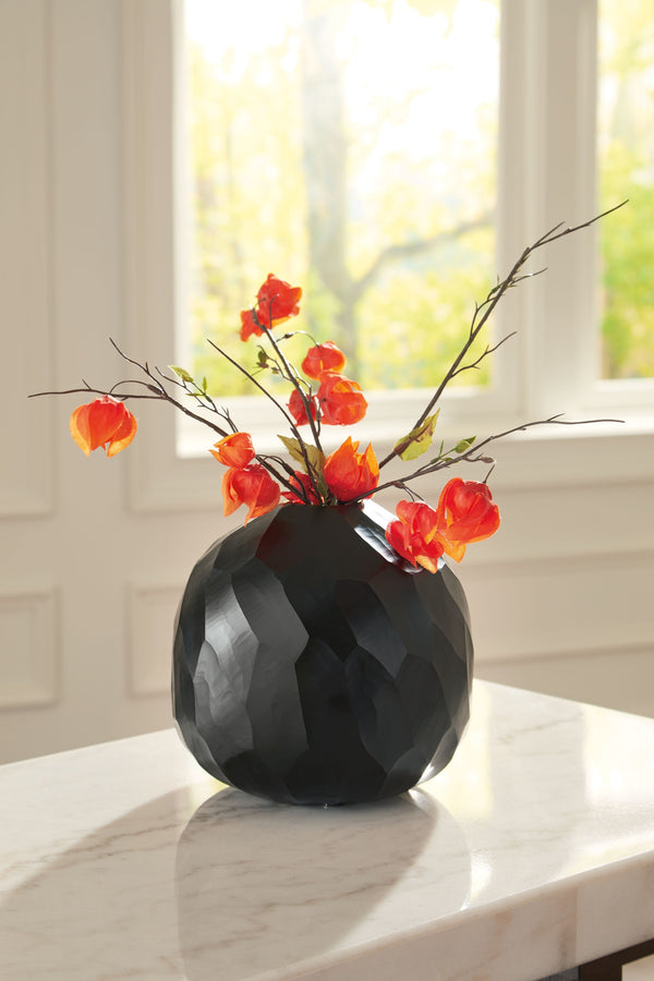  the cool black glass delivers true textural appeal from every angle. Itâ€™ll bring an artful touch wherever you see fit.<br/><br/><b>Product Features</b><ul><li>