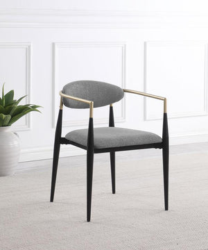  the chair offers impeccable comfort with a padded seat and an oval-shaped backrest with a gentle curvature for excellent support. Its metal fra