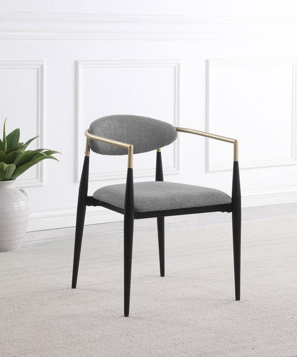  the chair offers impeccable comfort with a padded seat and an oval-shaped backrest with a gentle curvature for excellent support. Its metal fra