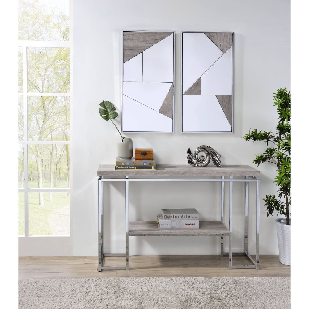 An eye-catching addition to any modern suite, the simple and classic design of this Chafik wall mirrors will add glamour to the atmosphere. It comes with 2 pieces in a pack, the geometric abstract pattern of the mirrors allows you to display them in an ar