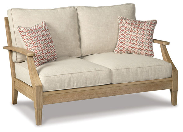 An effortlessly elegant choice in outdoor furniture