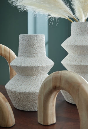  can be displayed together or stand solo as subtle statement pieces. The tiered look of t
