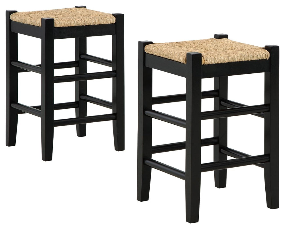 Bring the vintage casual vibe you love to the kitchen with this counter height bar stool. A stylish seating solution in a chic black finish, this charming stool completes your dining space with ease. The woven seagrass seat and wood stretchers create an e