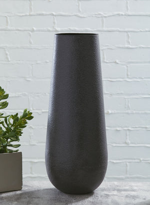  this metal vase is a beauty to behold. A cylindrical silhouette makes this striking home accent all the more alluring.<br/><br/><b>Product Features</b><ul><li>Made of metal</li><li>Antiqued brown