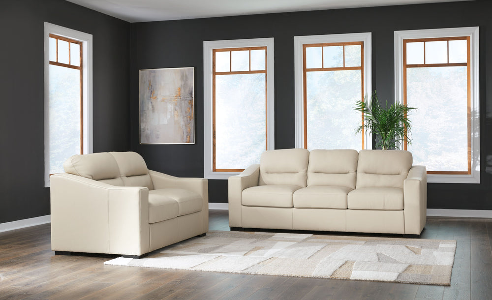 This living room package caters to your fashionable and relaxed lifestyle. Soft to the touch, its combination leather and faux leather upholstery offers affordable luxury. The striking package is tailored to perfection with clean, refined lines that eleva